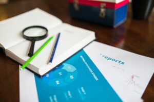 Para Certificações Financeiras como CPA-10, CPA-20 e CEA, a ordem certa para estudar geralmente segue a progressão: CPA-10 (n