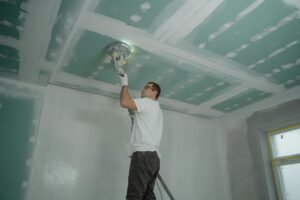 Para quem busca saber se um Curso de Drywall e Construção a Seco vale a pena, a resposta é sim, é um investimento altamente p
