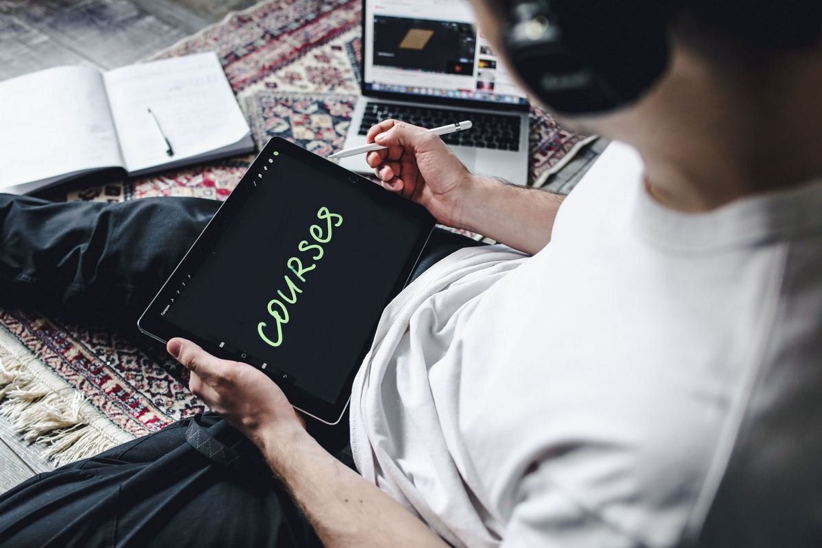 Como comprar cursos online aproveitando a Black Friday